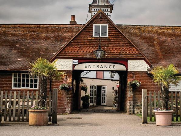 The Walhampton Arms Lymington Exterior foto