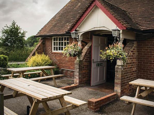 The Walhampton Arms Lymington Exterior foto