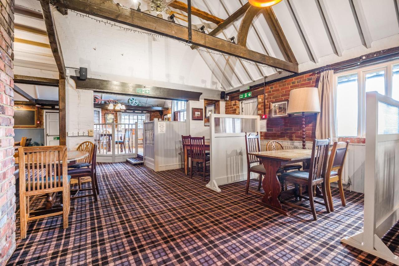 The Walhampton Arms Lymington Exterior foto